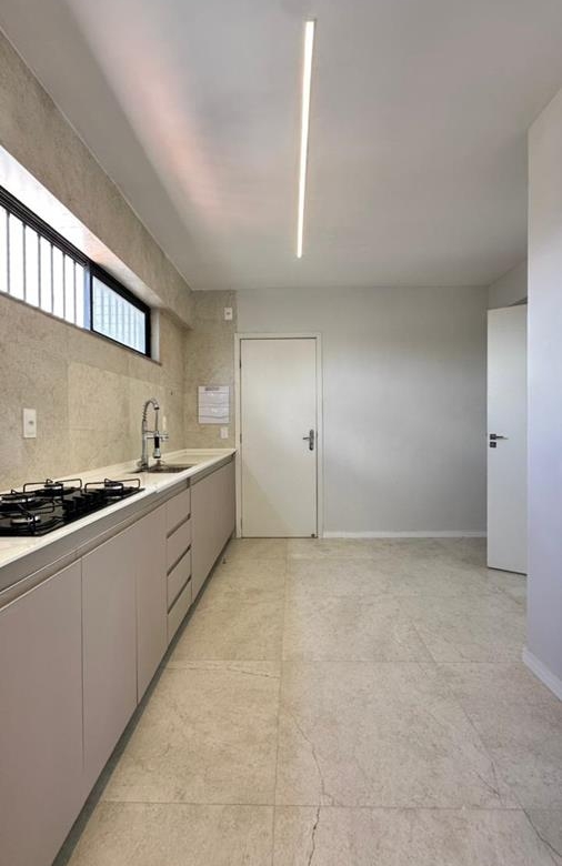 Cobertura à venda na Aldeota com 251 m², 4 suítes e 4 vagas próximo ao RioMar