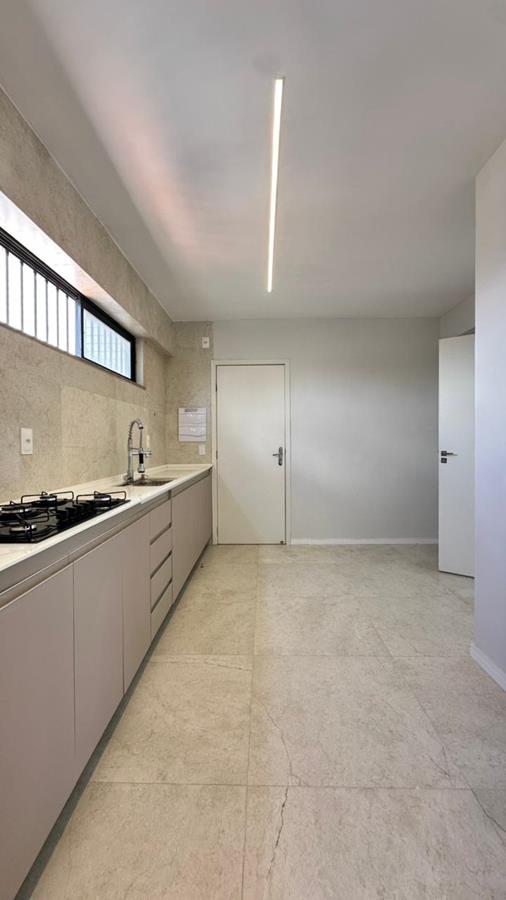Cobertura à venda na Aldeota com 251 m², 4 suítes e 4 vagas próximo ao RioMar