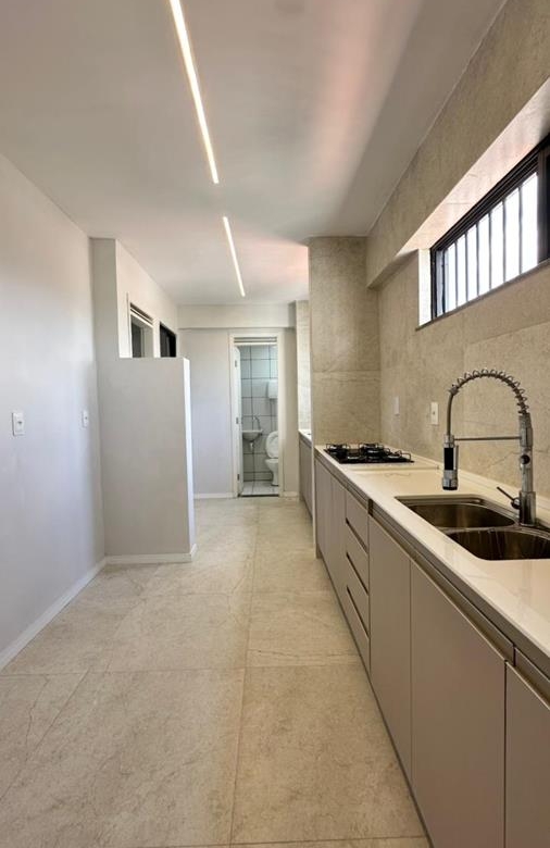 Cobertura à venda na Aldeota com 251 m², 4 suítes e 4 vagas próximo ao RioMar