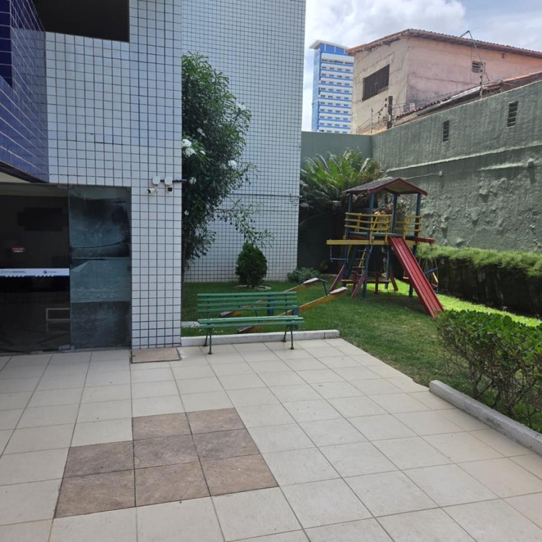 Cobertura à venda na Aldeota com 251 m², 4 suítes e 4 vagas próximo ao RioMar