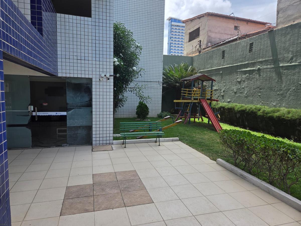 Cobertura à venda na Aldeota com 251 m², 4 suítes e 4 vagas próximo ao RioMar