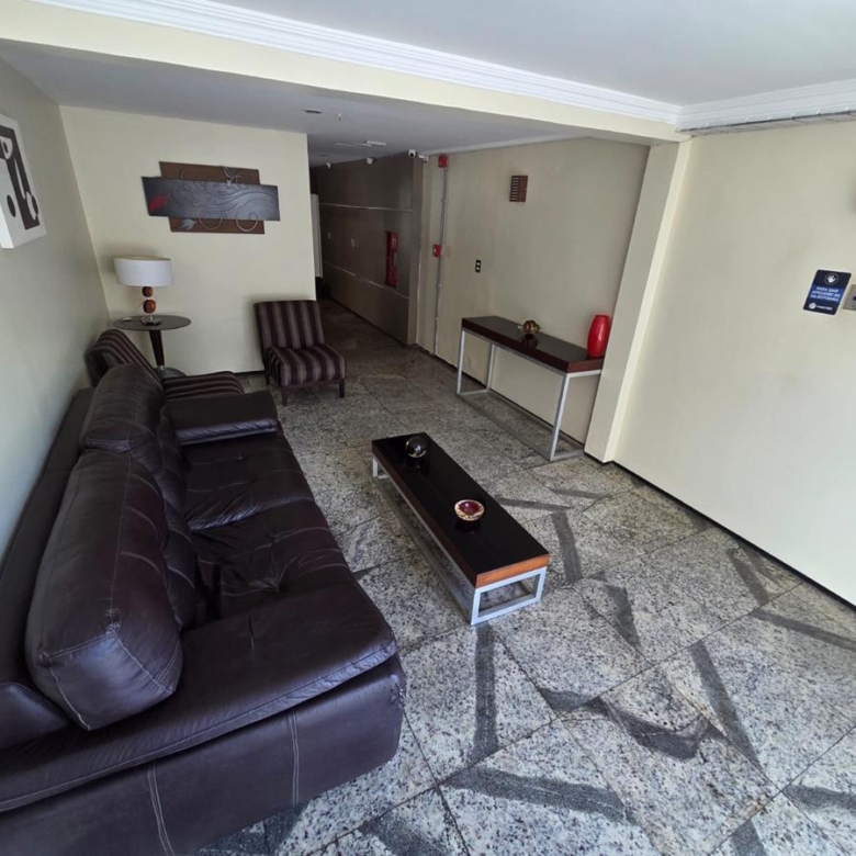 Cobertura à venda na Aldeota com 251 m², 4 suítes e 4 vagas próximo ao RioMar