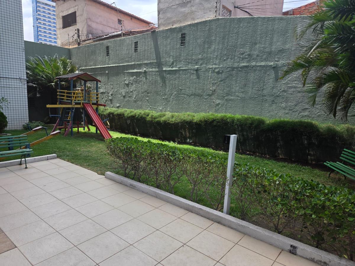 Cobertura à venda na Aldeota com 251 m², 4 suítes e 4 vagas próximo ao RioMar