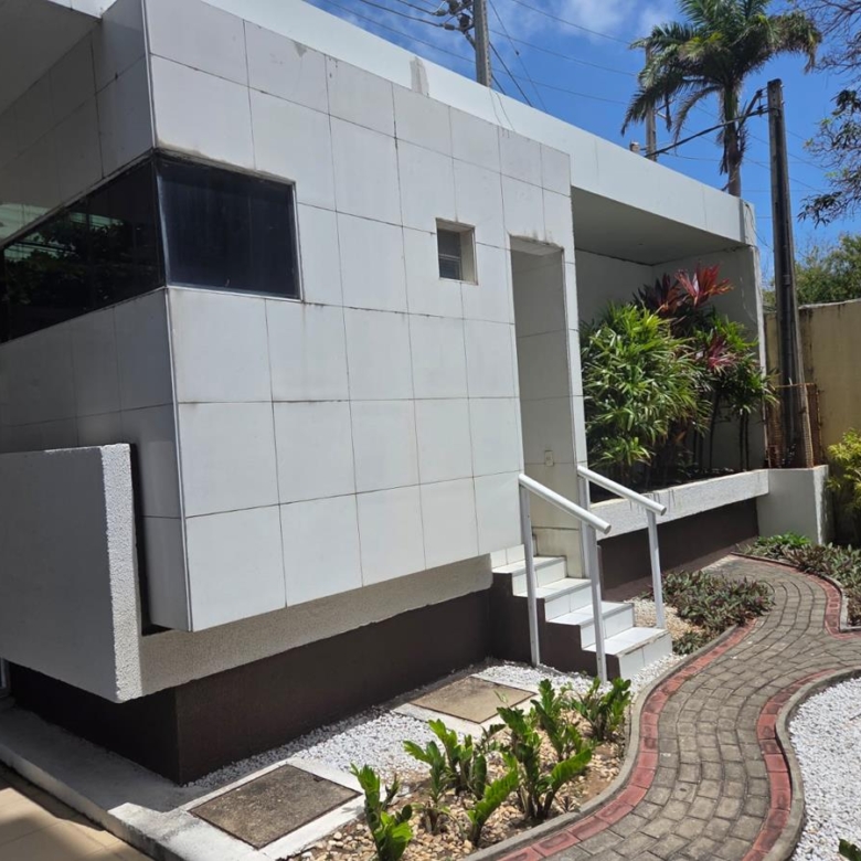 Cobertura à venda na Aldeota com 251 m², 4 suítes e 4 vagas próximo ao RioMar