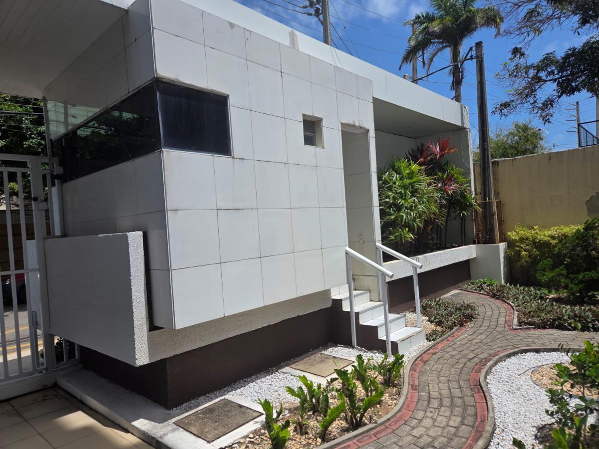 Cobertura à venda na Aldeota com 251 m², 4 suítes e 4 vagas próximo ao RioMar