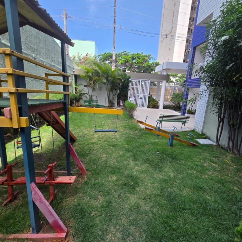Cobertura à venda na Aldeota com 251 m², 4 suítes e 4 vagas próximo ao RioMar