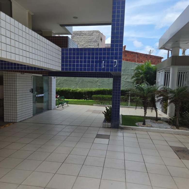 Cobertura à venda na Aldeota com 251 m², 4 suítes e 4 vagas próximo ao RioMar