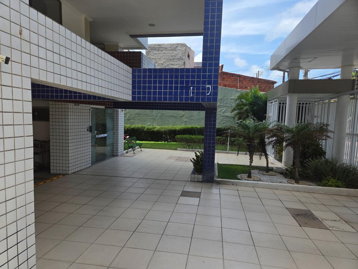 Cobertura à venda na Aldeota com 251 m², 4 suítes e 4 vagas próximo ao RioMar