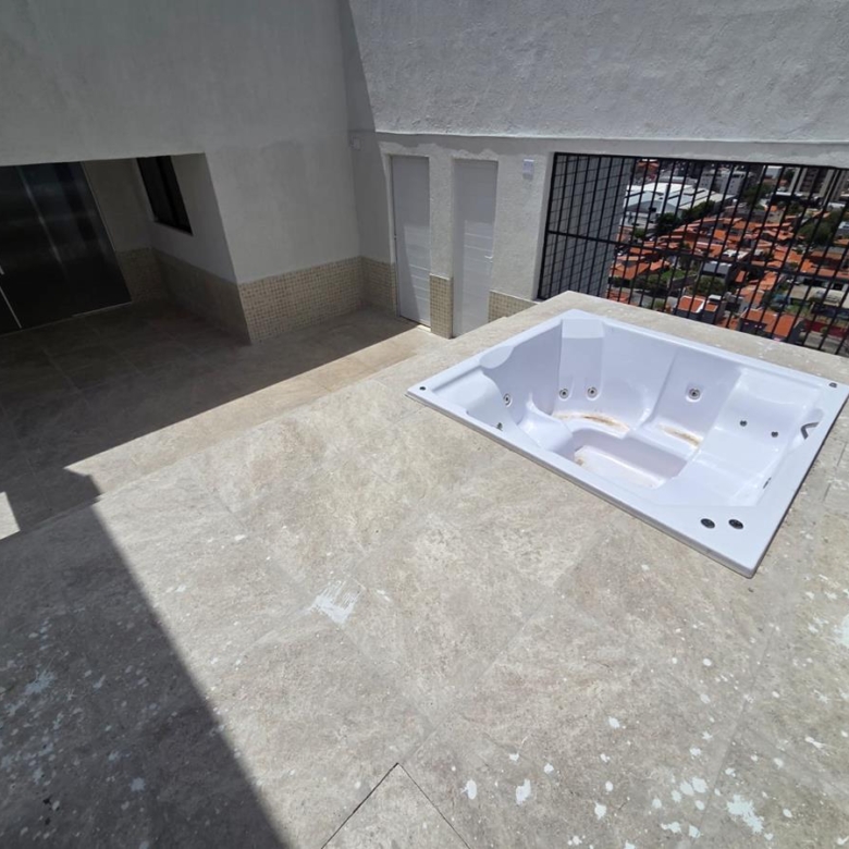 Cobertura à venda na Aldeota com 251 m², 4 suítes e 4 vagas próximo ao RioMar
