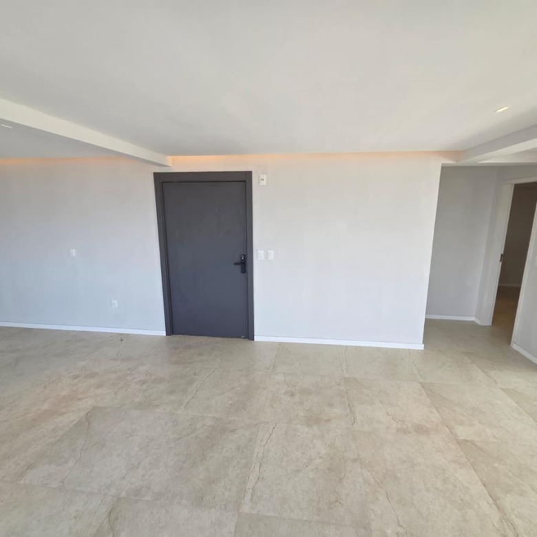 Cobertura à venda na Aldeota com 251 m², 4 suítes e 4 vagas próximo ao RioMar
