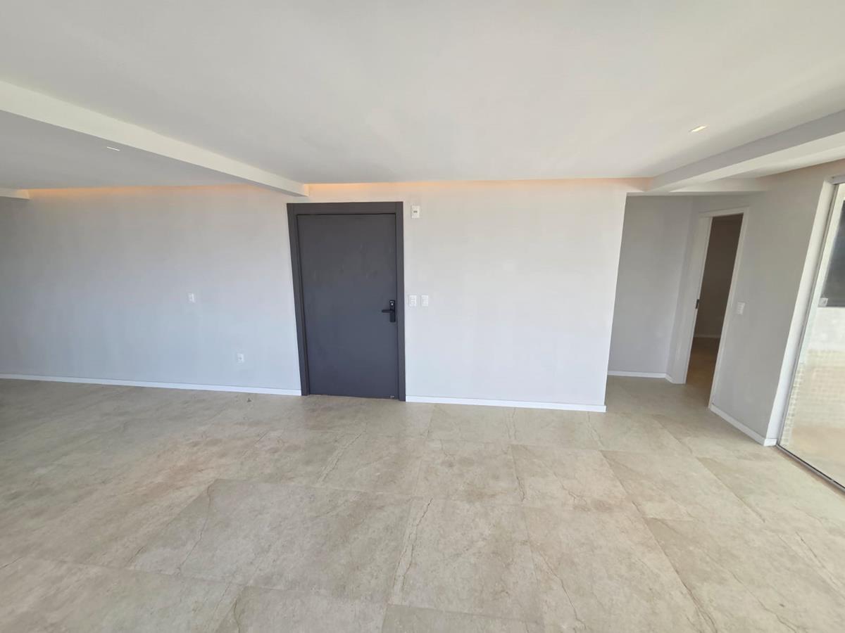 Cobertura à venda na Aldeota com 251 m², 4 suítes e 4 vagas próximo ao RioMar