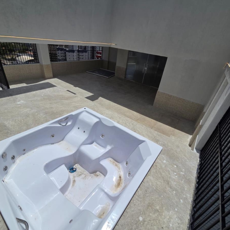 Cobertura à venda na Aldeota com 251 m², 4 suítes e 4 vagas próximo ao RioMar
