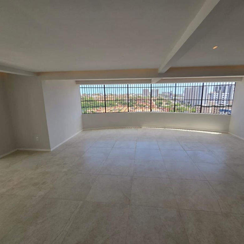 Cobertura à venda na Aldeota com 251 m², 4 suítes e 4 vagas próximo ao RioMar