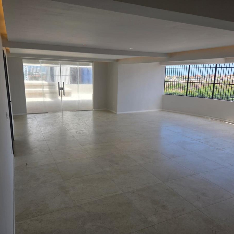 Cobertura à venda na Aldeota com 251 m², 4 suítes e 4 vagas próximo ao RioMar