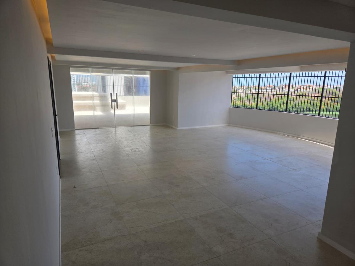 Cobertura à venda na Aldeota com 251 m², 4 suítes e 4 vagas próximo ao RioMar