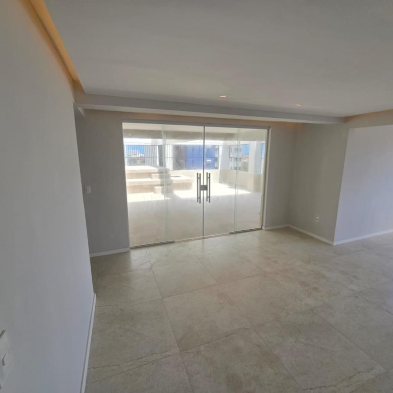 Cobertura à venda na Aldeota com 251 m², 4 suítes e 4 vagas próximo ao RioMar