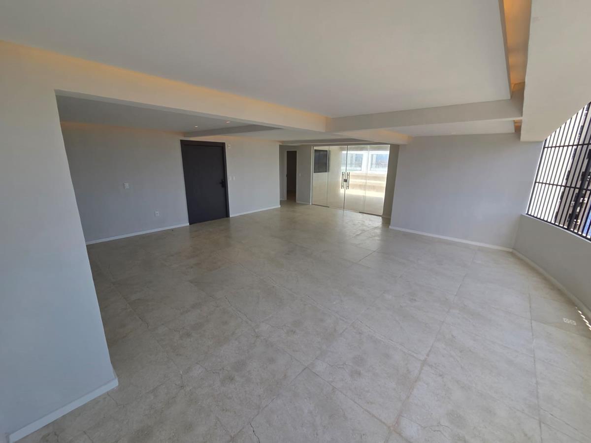 Cobertura à venda na Aldeota com 251 m², 4 suítes e 4 vagas próximo ao RioMar