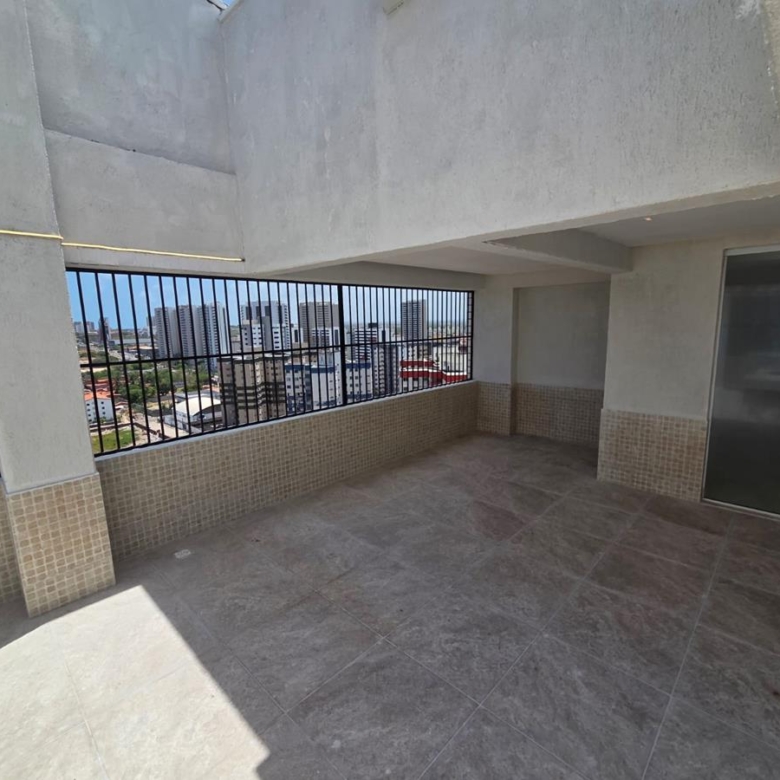 Cobertura à venda na Aldeota com 251 m², 4 suítes e 4 vagas próximo ao RioMar