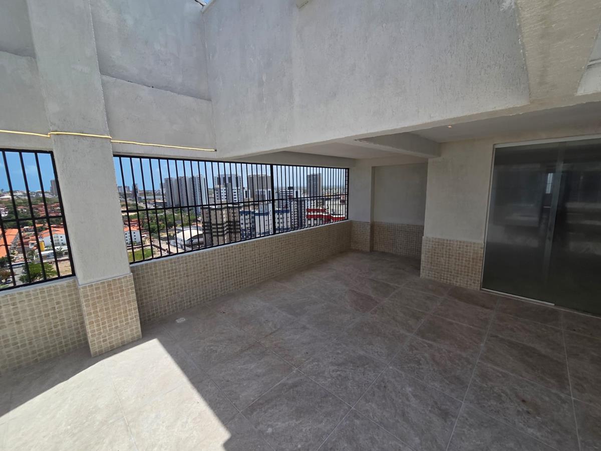 Cobertura à venda na Aldeota com 251 m², 4 suítes e 4 vagas próximo ao RioMar