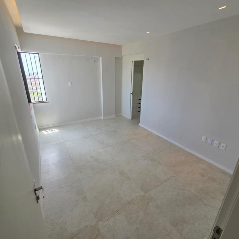 Cobertura à venda na Aldeota com 251 m², 4 suítes e 4 vagas próximo ao RioMar