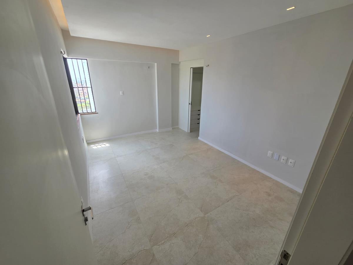 Cobertura à venda na Aldeota com 251 m², 4 suítes e 4 vagas próximo ao RioMar