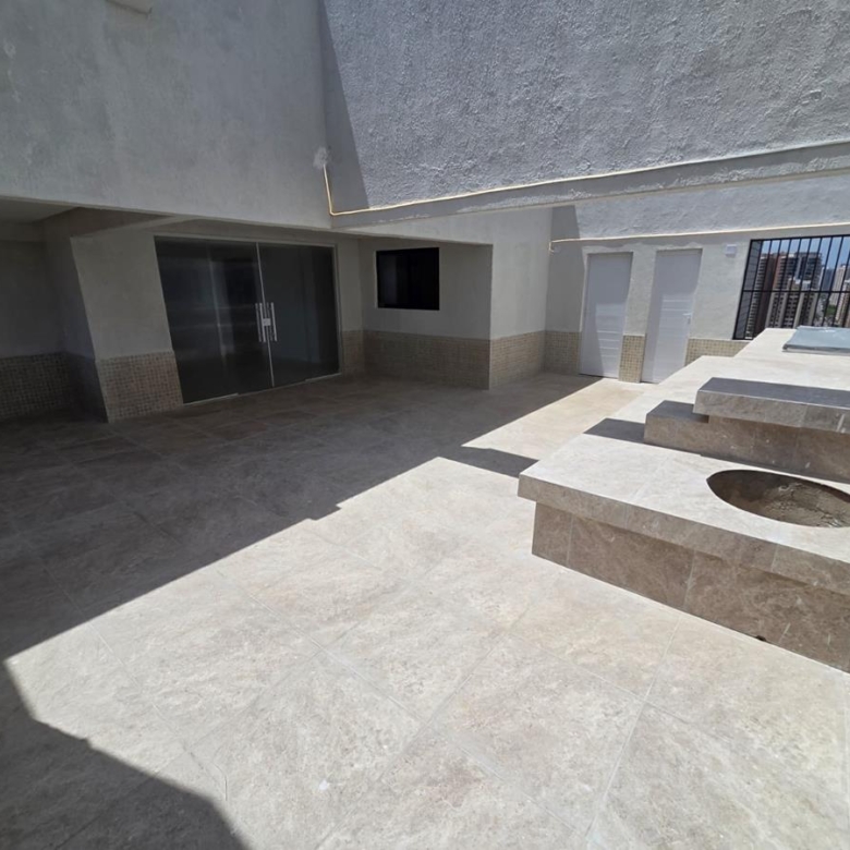 Cobertura à venda na Aldeota com 251 m², 4 suítes e 4 vagas próximo ao RioMar