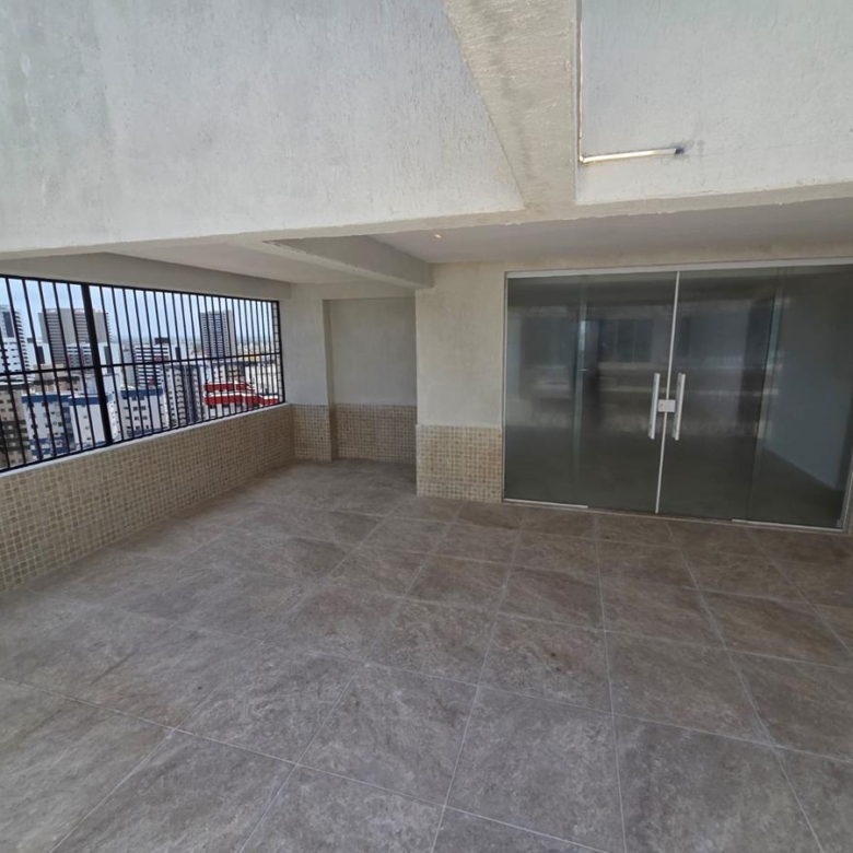 Cobertura à venda na Aldeota com 251 m², 4 suítes e 4 vagas próximo ao RioMar