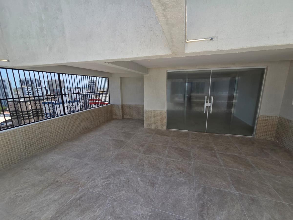Cobertura à venda na Aldeota com 251 m², 4 suítes e 4 vagas próximo ao RioMar