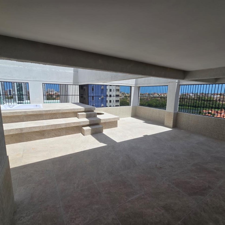 Cobertura à venda na Aldeota com 251 m², 4 suítes e 4 vagas próximo ao RioMar