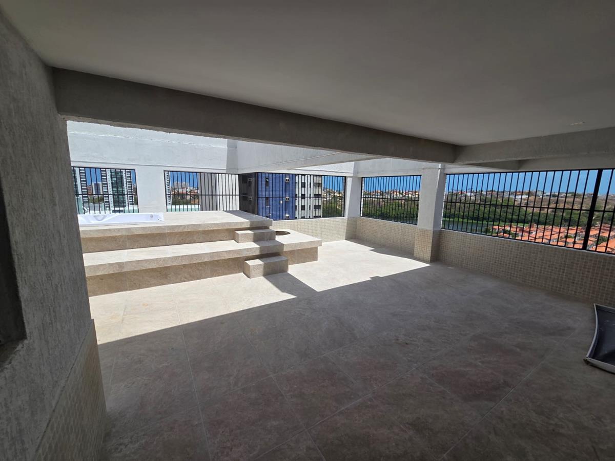 Cobertura à venda na Aldeota com 251 m², 4 suítes e 4 vagas próximo ao RioMar