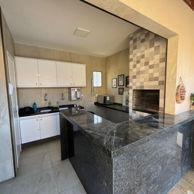 Casa duplex à venda no Edson Queiroz com 4 quartos e 2 vagas
