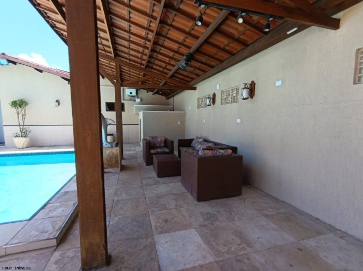 Casa duplex à venda no Edson Queiroz com 4 quartos e 2 vagas