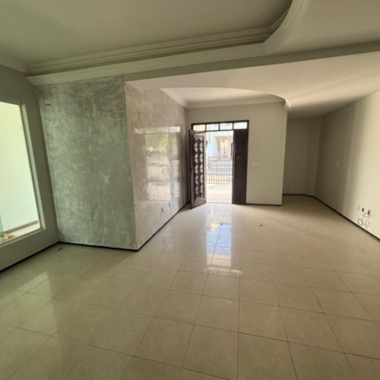 Casa duplex à venda no Edson Queiroz com 4 quartos e 2 vagas