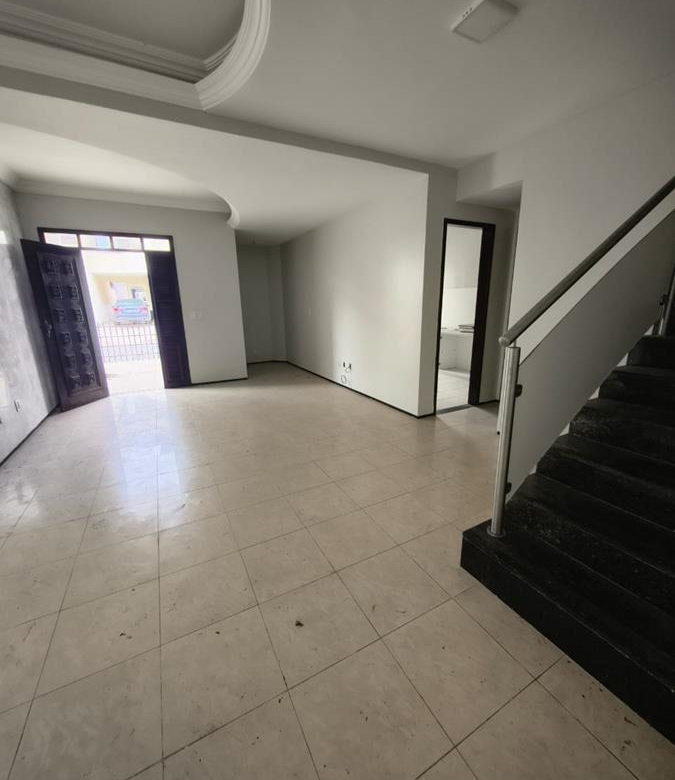 Casa duplex à venda no Edson Queiroz com 4 quartos e 2 vagas