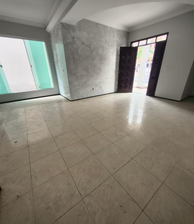 Casa duplex à venda no Edson Queiroz com 4 quartos e 2 vagas