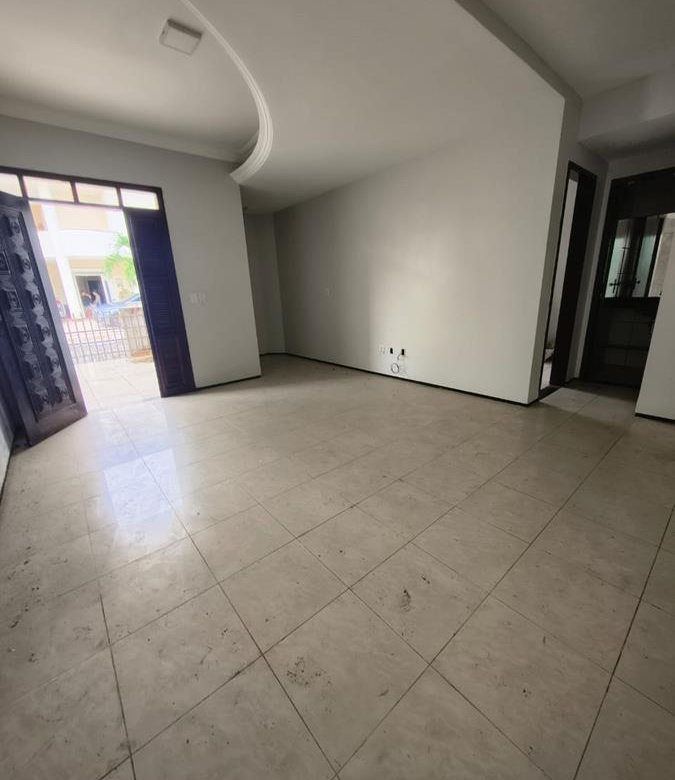 Casa duplex à venda no Edson Queiroz com 4 quartos e 2 vagas