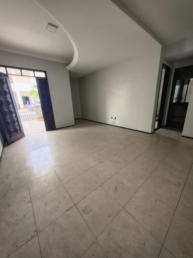 Casa duplex à venda no Edson Queiroz com 4 quartos e 2 vagas