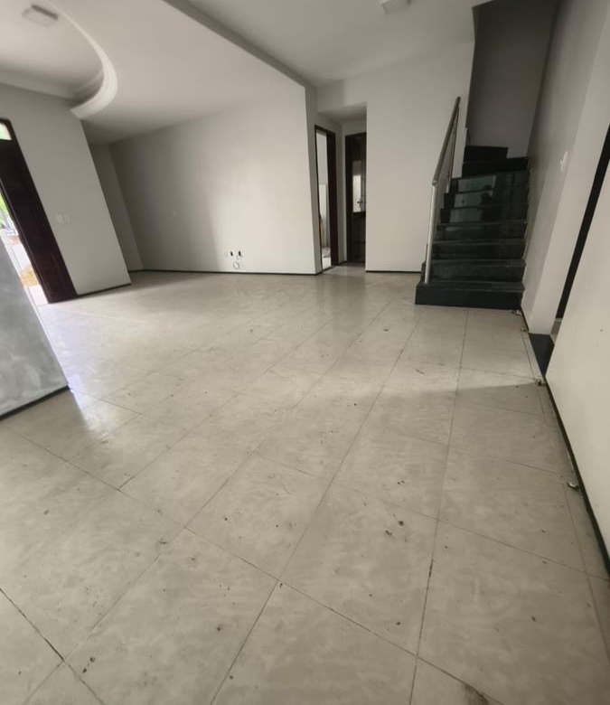 Casa duplex à venda no Edson Queiroz com 4 quartos e 2 vagas