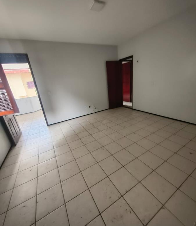 Casa duplex à venda no Edson Queiroz com 4 quartos e 2 vagas