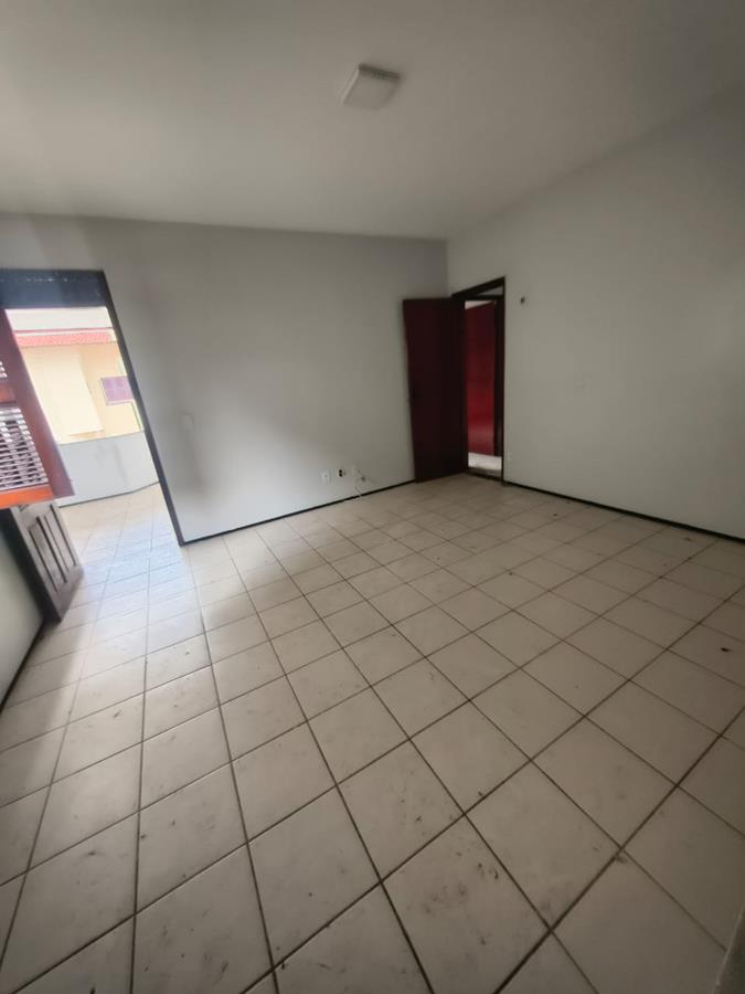 Casa duplex à venda no Edson Queiroz com 4 quartos e 2 vagas