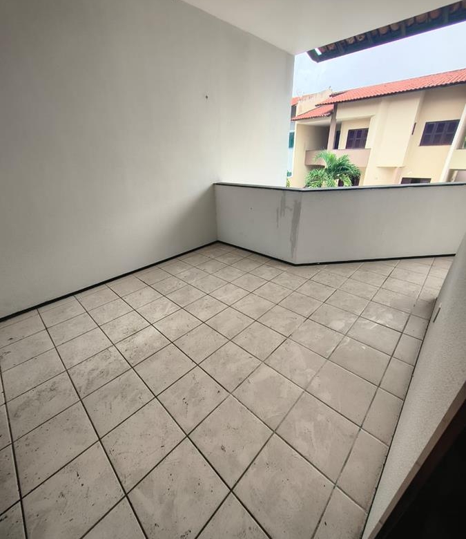 Casa duplex à venda no Edson Queiroz com 4 quartos e 2 vagas