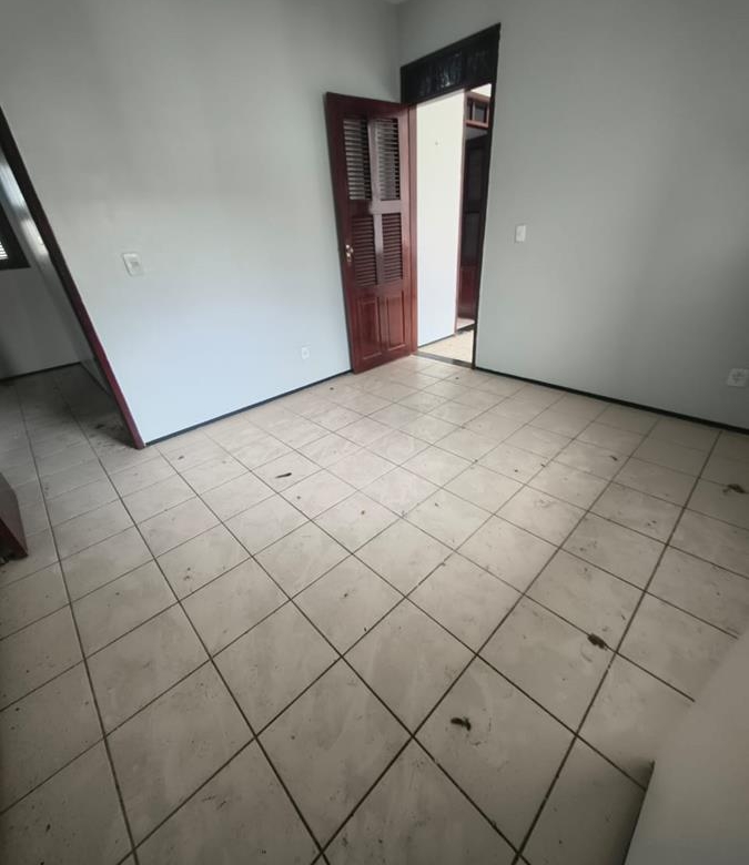 Casa duplex à venda no Edson Queiroz com 4 quartos e 2 vagas