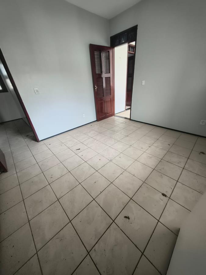 Casa duplex à venda no Edson Queiroz com 4 quartos e 2 vagas