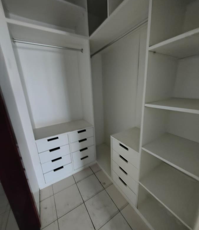 Casa duplex à venda no Edson Queiroz com 4 quartos e 2 vagas