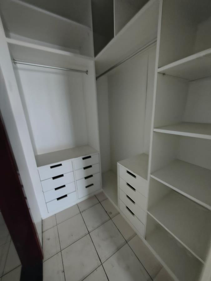 Casa duplex à venda no Edson Queiroz com 4 quartos e 2 vagas
