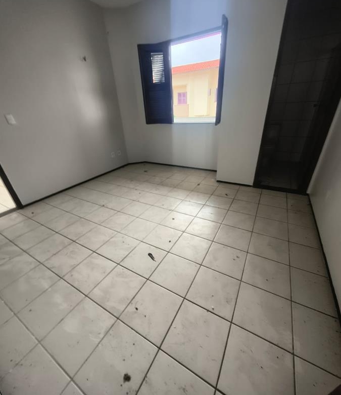 Casa duplex à venda no Edson Queiroz com 4 quartos e 2 vagas