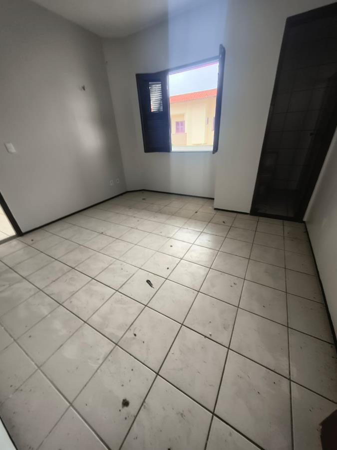 Casa duplex à venda no Edson Queiroz com 4 quartos e 2 vagas