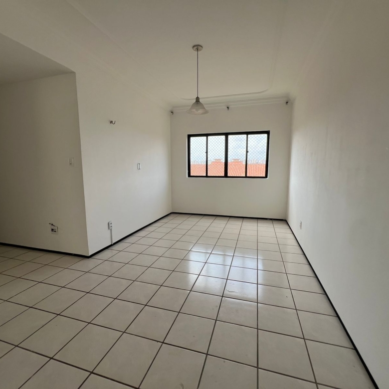 Apto Reformado na Cidade dos Funcionários | 3 Qts e 2 Vagas