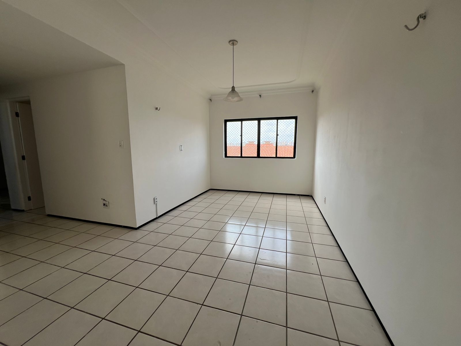 Apto Reformado na Cidade dos Funcionários | 3 Qts e 2 Vagas