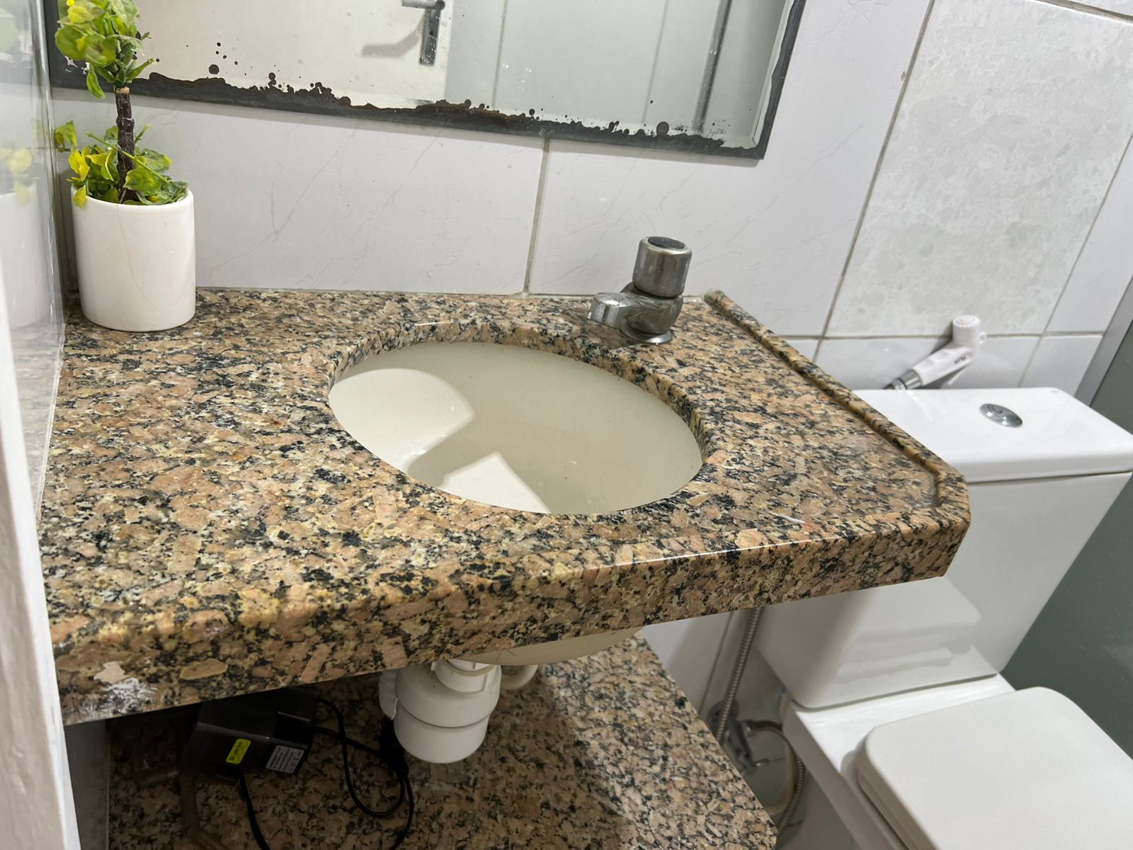 Apto Reformado na Cidade dos Funcionários | 3 Qts e 2 Vagas